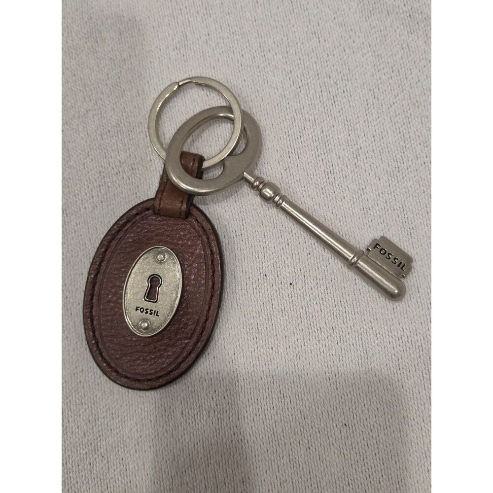 Vintage Fossil Brown Leather Oval Key Fob Keychain w Silver Skeleton Key EDC
